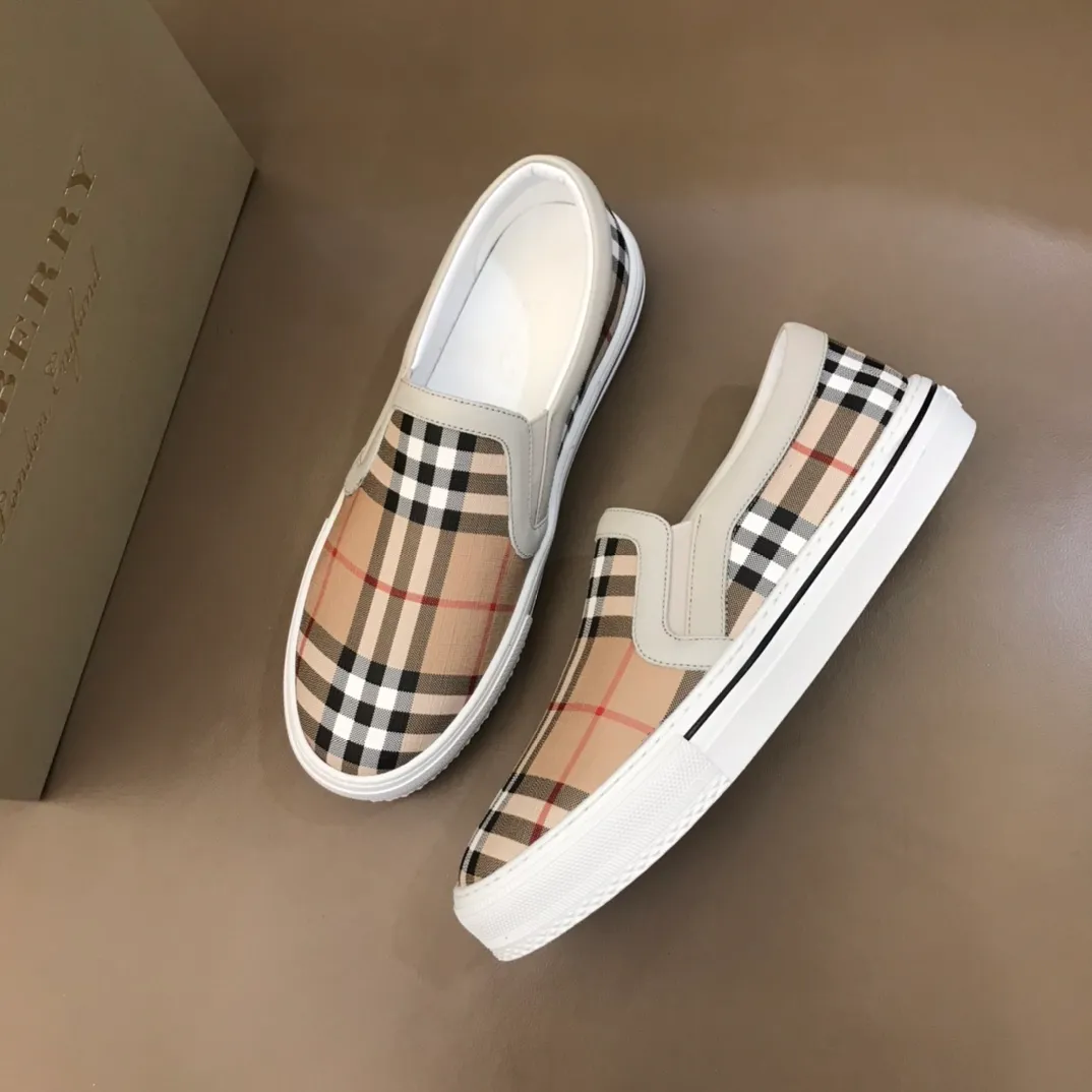 ◾️▫️B’s new spring and summer product, men’s classic low-top sneakers, are reinterpreted with vintage plaid and suede materials, and decorated with a new brand logo. First-layer cowhide lining, embossed Burberry logo on the heel, and original TPU outsole!  P340 Yuan Size: 38-44